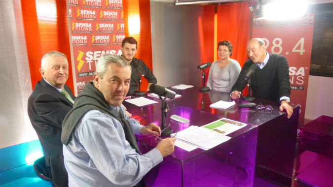 Nicolas Kirilowits et les candidats aux municipales à Voisins-le-Bretonneux